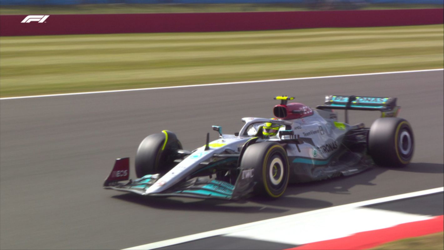 Lap 30/52 - If Hamilton stops now, he will enter the track between the two Ferrari cars.