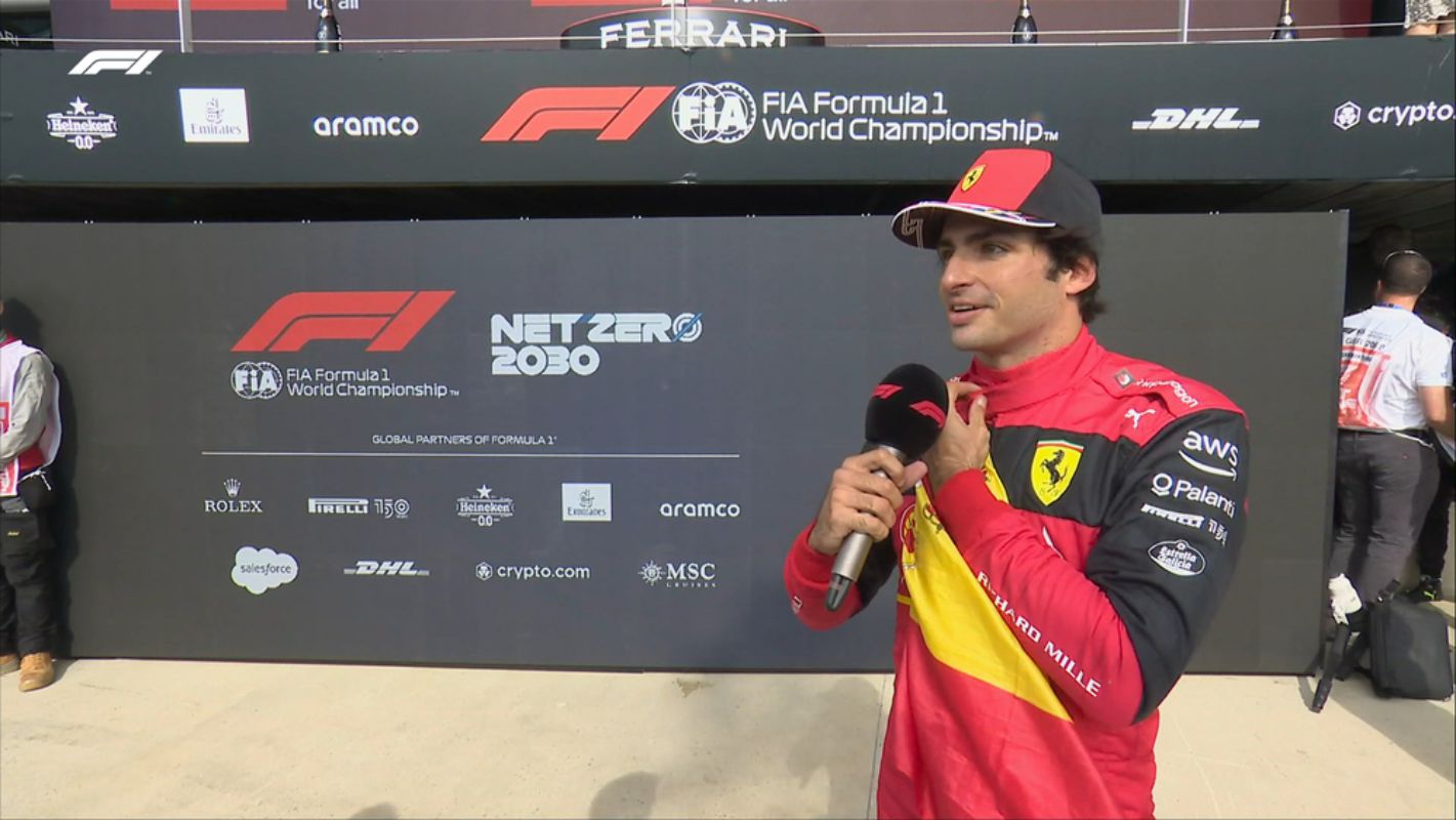 Carlos Sainz is thrilled. After this victory, he is now in an elite group of F1 race winners.