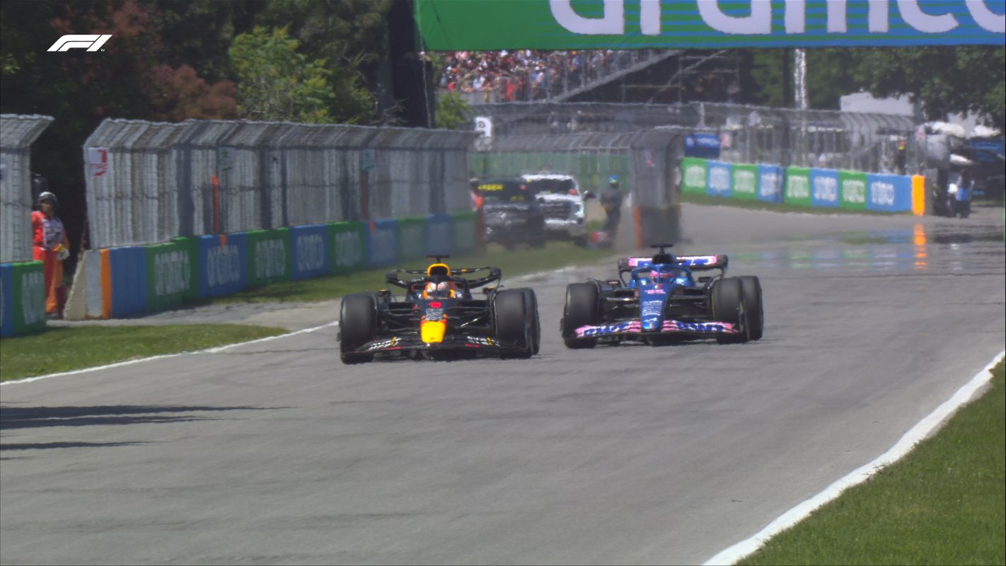 After overtaking Alonso, Verstappen is pushing to catch Carlos Sainz, who leads the race. The gap between them is 4.3 seconds.