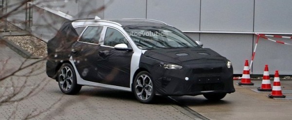 18 Kia Cee D Spied In Germany Posing As Station Wagon Autoevolution