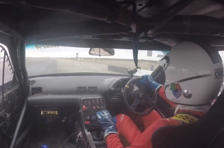 1,000 HP Nissan Skyline GT-R R32 drag racing in Russia