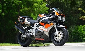 11K-Mile 1993 Honda CBR900RR Is Among the Cleanest-Looking Specimens of Its Kind