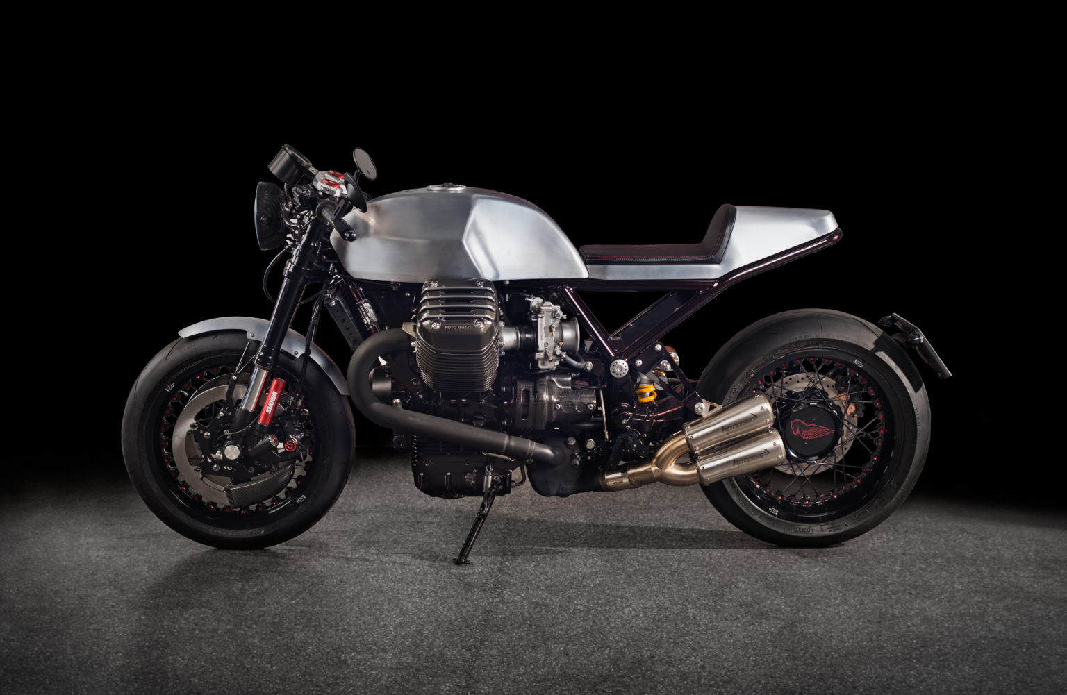 Moto Guzzi Bellagio Cafe Racer de 130 de cai putere are o caroserie din aluminiu construită de la zero.