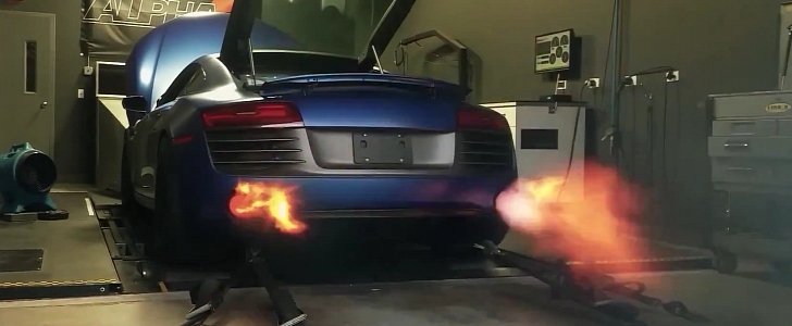Audi R8 V10 twin-turbo with anti lag spits flames