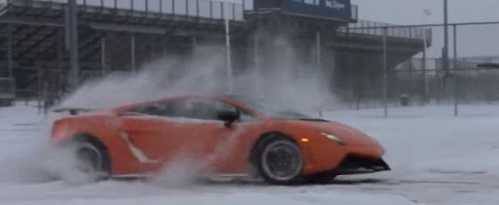 1,500 HP Twin-Turbo Lamborghini Goes For Donuts in the Snow