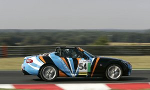17-Year-Old Girl to Race a Mazda MX-5 at Silverstone