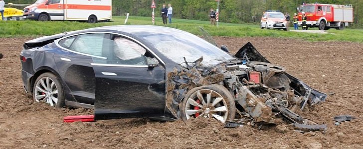 Model S crash in Germany