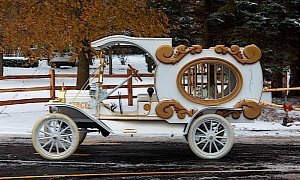 1915 Ford Model T Circus Truck Comes Complete with Three Siberian Tigers