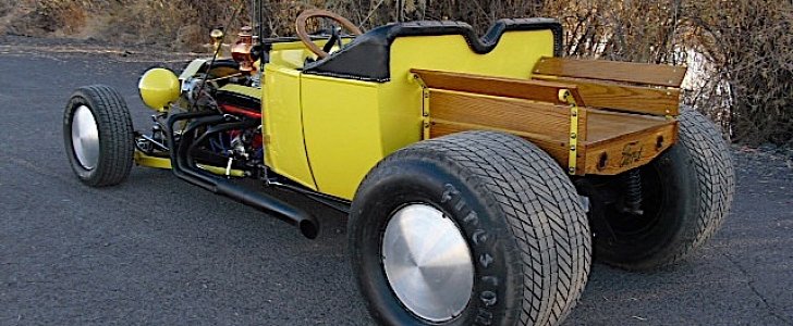 1923 Ford T-Bucket Roadster with big wide rear wheels