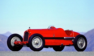 1930s Alfa Romeo 8C 2300 Monza Drifts and Sounds Awesome!