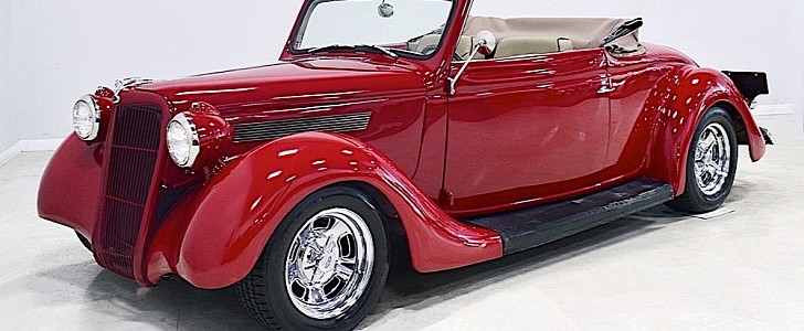 1935 Ford Deluxe Cabriolet