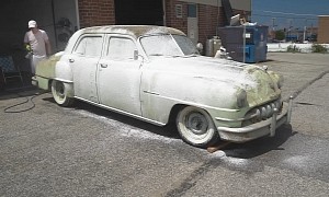 1951 DeSoto Gets First Wash After 60 Years in a Barn, Reveals Beautiful Patina