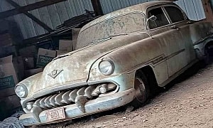 1954 DeSoto Firedome Parked for 38 Years Leaves the Barn With Old-School HEMI