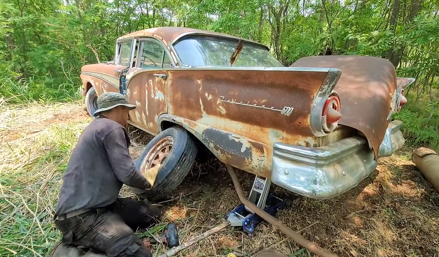 1957 Ford Fairlane Was Left to Rot in the Woods, Gets Unexpected Lifeline - autoevolution