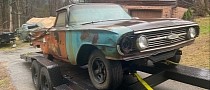 1960 Chevrolet El Camino Looks Like a Barn Find That Should Have Stayed in the Barn