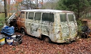 1961 Ford Econoline Gets First Wash in 44 Years, Old Thriftpower Roars Back to Life