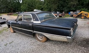 1961 Ford Galaxie Spent 24 Years in a Barn, 390 Big-Block V8 Comes Back to Life