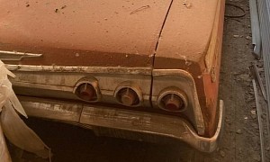 1962 Chevrolet Impala SS Was Left to Rot in a Trailer, Mysterious V8 Inside