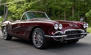 1962 Chevy Corvette Looks As if It Just Rolled off the Production Line, but With a Twist