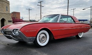 1962 Ford Thunderbird Spent 25 Years in a Barn; It's Almost Ready To Impress
