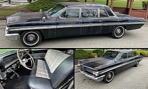 1962 Pontiac Bonneville Limo Hidden for Decades May Be the Last of Its Kind