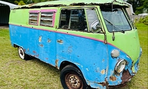 1963 VW Type 2 Found in Vintage Volkswagen Collection Looks Adorable Until You Get Close