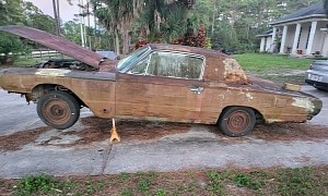 1964 Ford Thunderbird Shows What Rust Does to a Legend, Still Not Giving Up