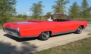 1964 Pontiac Bonneville Convertible Plays Gigantic V8 Trick, Stays Cool With the Top Down