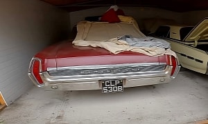 1964 Pontiac Parisienne Parked for 27 Years Has a Rare Feature Inside the Cabin