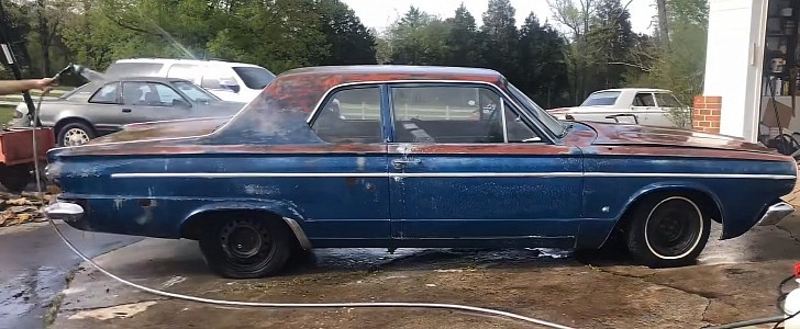 1965 Dodge Dart yard find