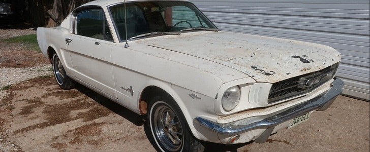 1965 Mustang barn find