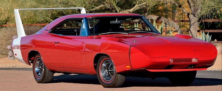 1969 Dodge Charger Daytona vs. 1970 Plymouth Superbird: How to Tell Them Apart