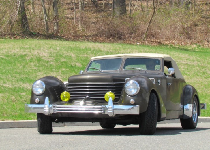 1937 Cord 812 replica