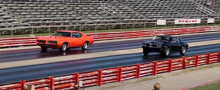 1969 Pontiac GTO vs 1968 Pontiac Firebird drag race