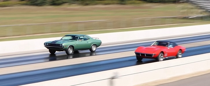 1970 Dodge Challenger R/T vs 1969 Chevrolet Corvette drag race