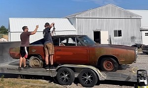1970 Dodge Charger Was Left To Rot in a Field, Gets First Wash in 30 Years
