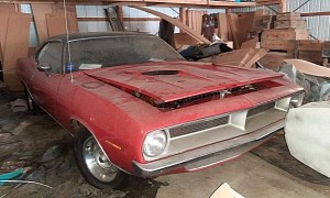 1970 Plymouth Cuda Barn Find Sitting for 16 Years Flexes 440 Muscle