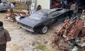 1970 Plymouth Hemi 'Cuda Comes Out of the Barn After 40 Years, 426 V8 Sits in a Crate