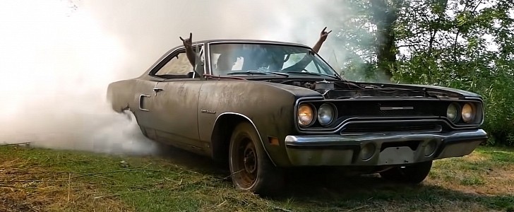 abandoned 1970 Plymouth Sport Satellite