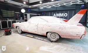1970 Plymouth Superbird Gets First Wash in Years as It Gets Ready for New Owner