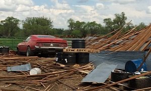 1971 Ford Mustang Mach 1 Defies Simla Tornado that Destroys Everything Around It