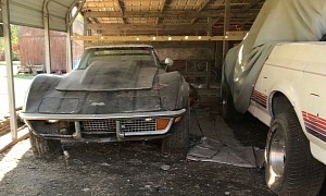 1972 Chevrolet Corvette “Barn King” Quietly Waits for a Full Restoration in an Old Garage