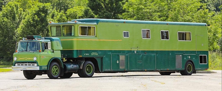 1974 Ford C750 Camelot Cruiser motorhome