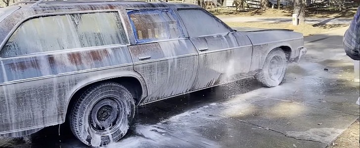 1976 Oldsmobile Vista Cruiser first wash in 21 years