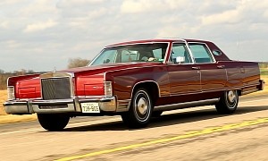 1977 Lincoln Continental Spent 35 Years in a Barn, Takes First Wash and Drive