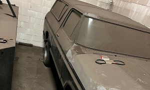 1978 Ford Bronco Parked for 30 Years Looks Dusty and Dirty and Ridiculously Cool