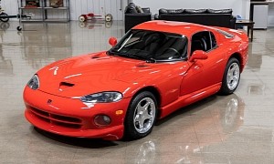 1997 Dodge Viper GTS With Just 17 Miles on the Clock Is Instant Time Travel