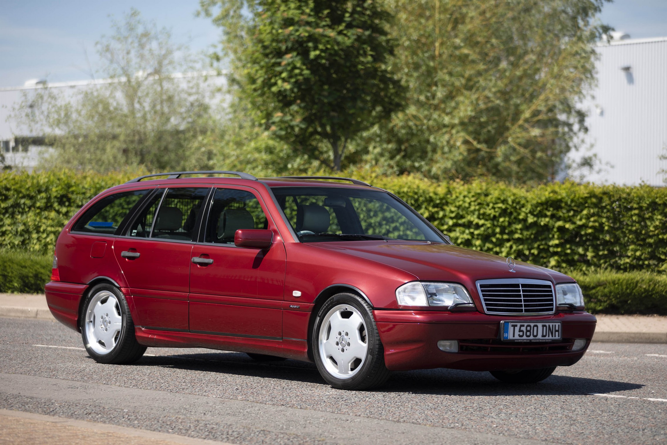 1999 Mercedes-Benz C43 AMG Estate Aims to Mesmerize With Practical