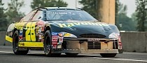 2000 NASCAR Ford Taurus Comes as Brand-New Restoration With Correct Livery