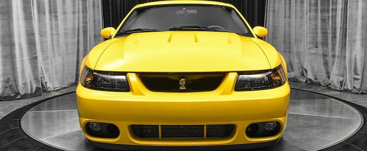 2004 FORD MUSTANG SVT COBRA COUPE